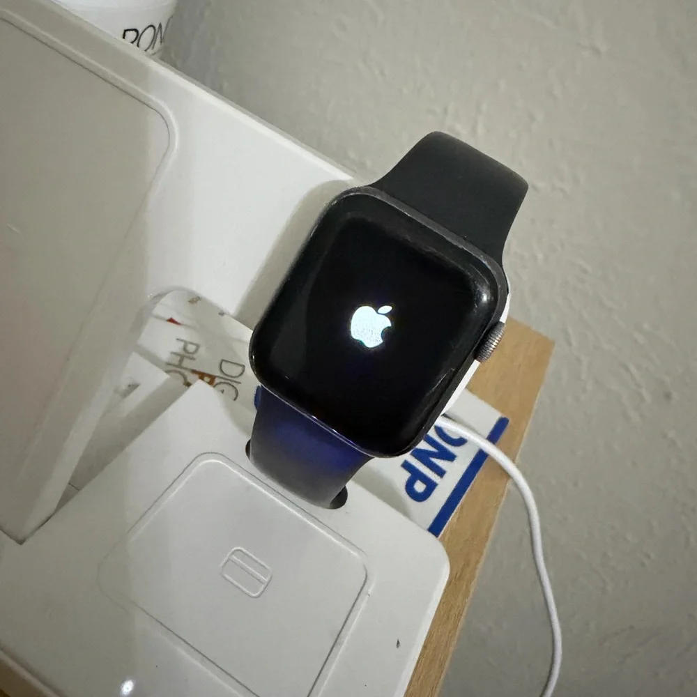Apple Smartwatch with Black and Silver Accents series 4 40 mm